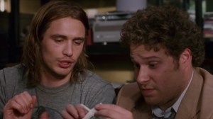 Pineapple Express, James Franco y Seth Rogen share a joint