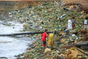 Indonesia Kirim Balik Lima Kontainer Sampah ke Negara Maju