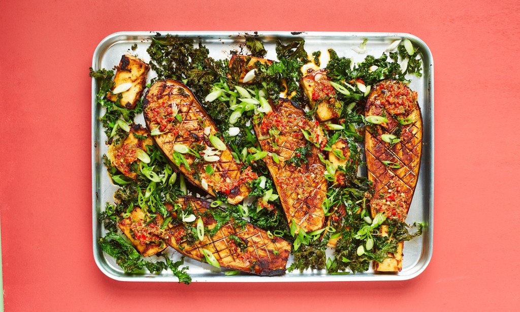 Melanzane al miso con tofu, sesamo e peperoncino