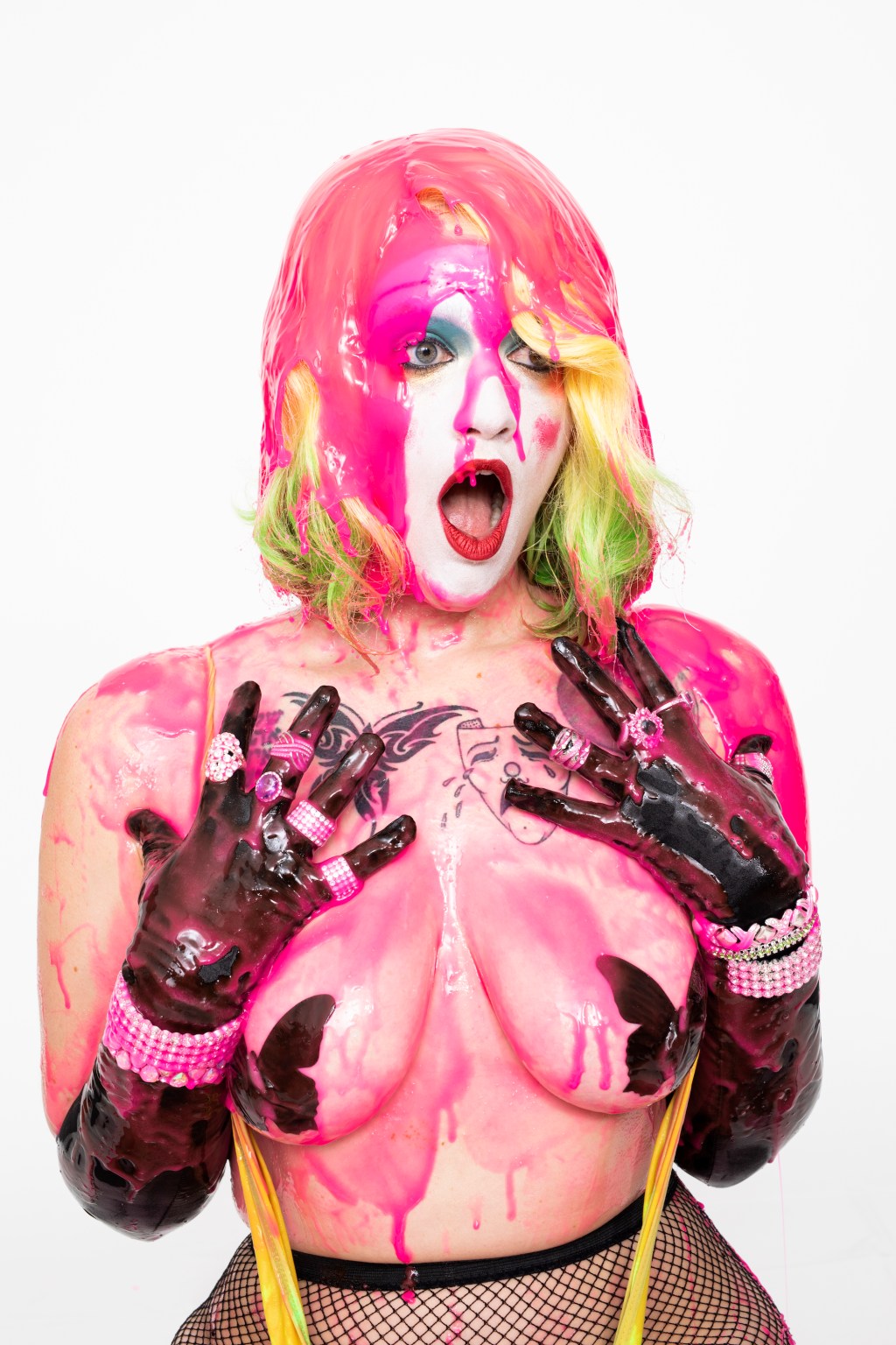 meet the cam girl who makes elaborate cakes and sits on them