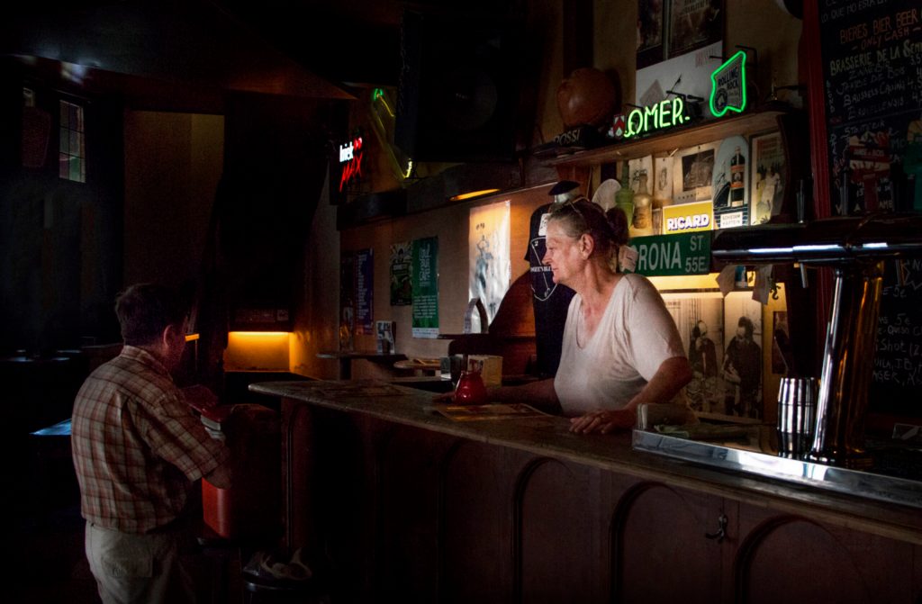 Avec l’ancienne fêtarde bruxelloise qui tient le Booze’n Blues