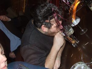 Menschen beim Partymachen