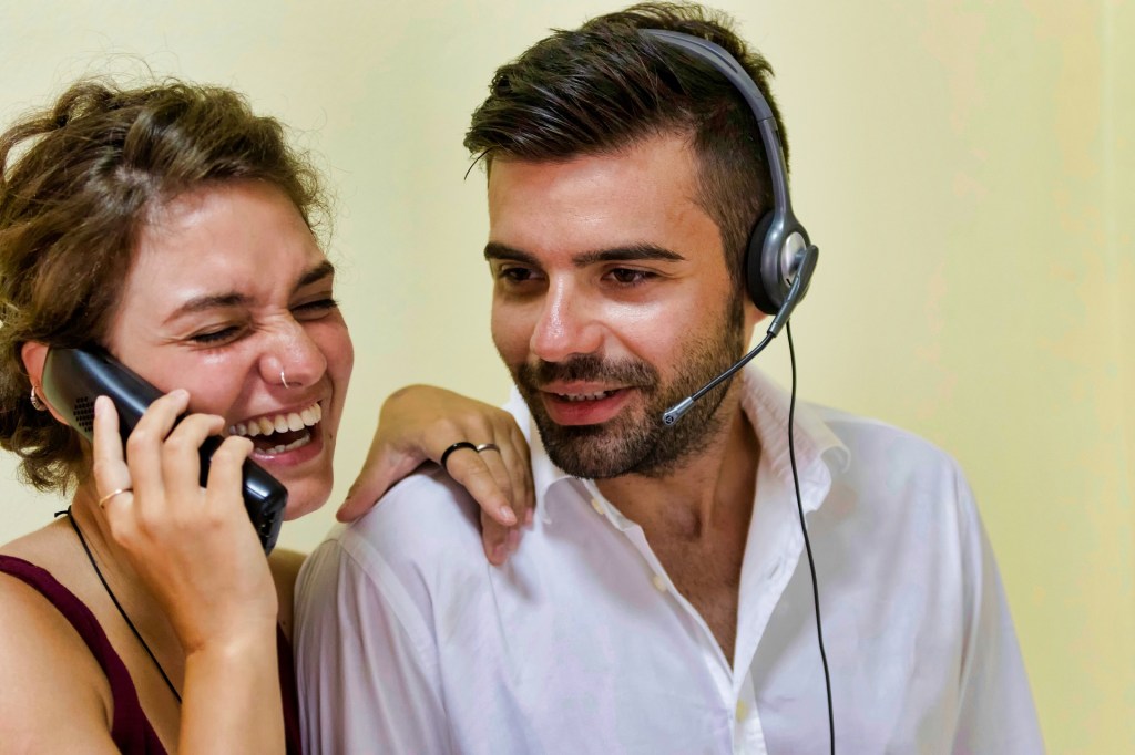 call center, cum e sa lucrezi la call center, apel call center