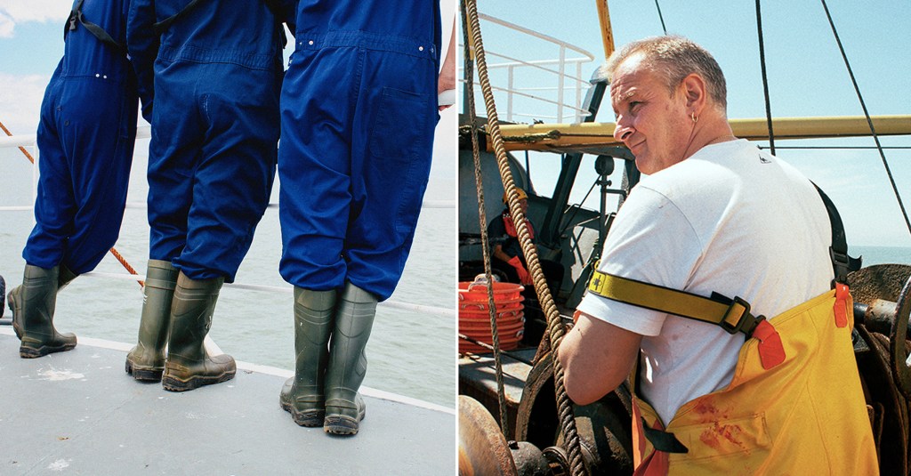 vissers met laarzen en een visser op een boot
