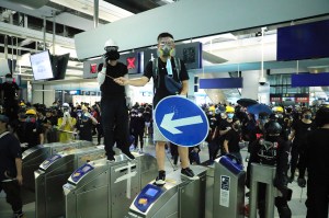 hong kong protest subway