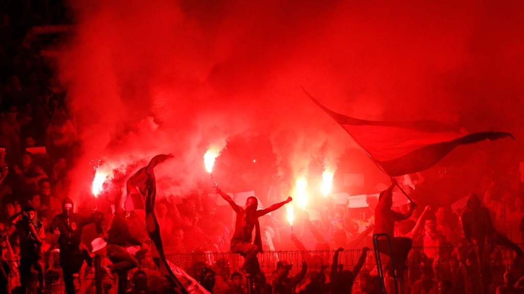 Laga Indonesia-Malaysia Rusuh, Bikin Siapapun Makin Pesimis Sama Sepakbola Lokal