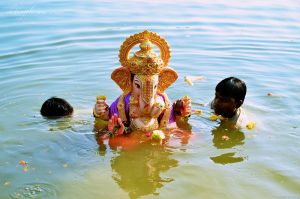 people are dying in mumbai maharastra during ganesh chaturthi visarjan