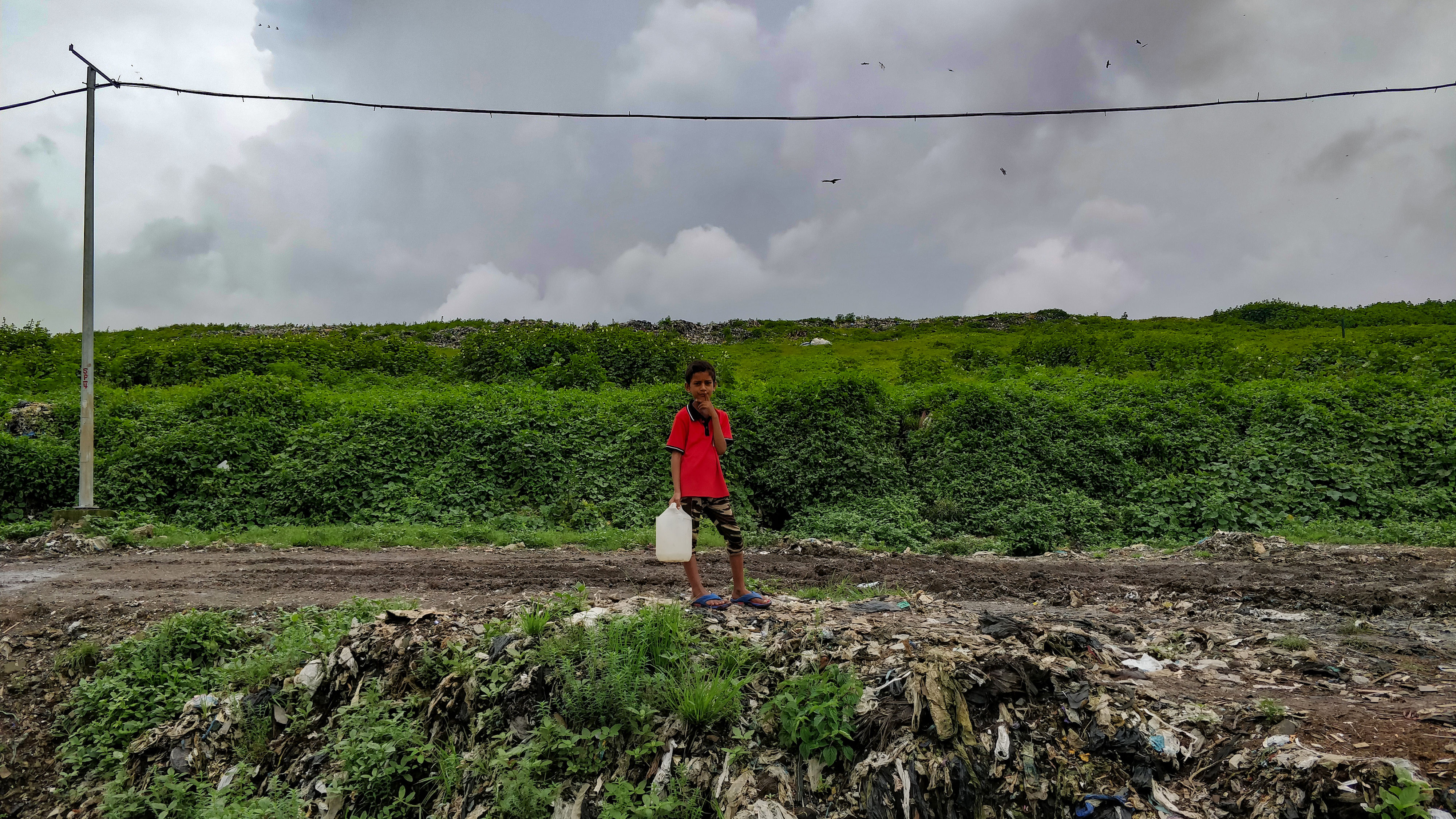 1568803374703-Ragpickers-at-Deonar-garbage-dump-3