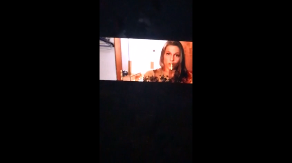Outdoor exibe pornô em rodovia nos EUA e quase causa acidentes