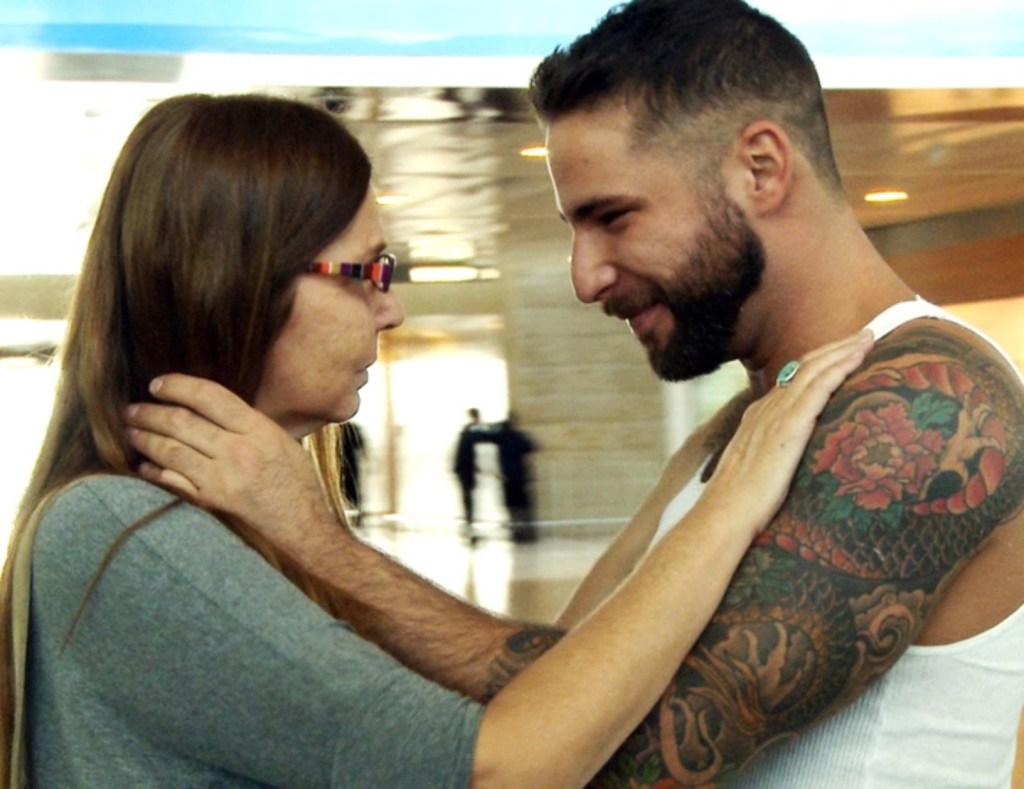 Cum este să fii mama unui star porno gay, când toată lumea din jurul tău te judecă