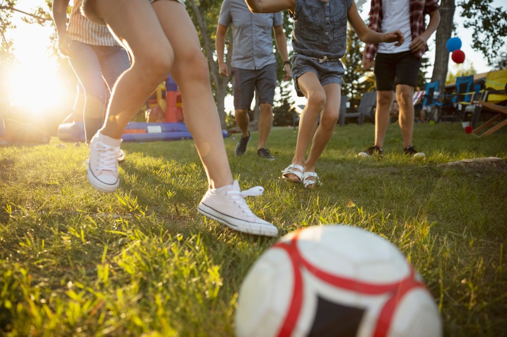 Encouraging Teamwork, Not Winning, Helps Kids Get Into Sports