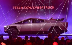 tesla, elon musk, cybertruck, mobil listrik, ngewe di mobil