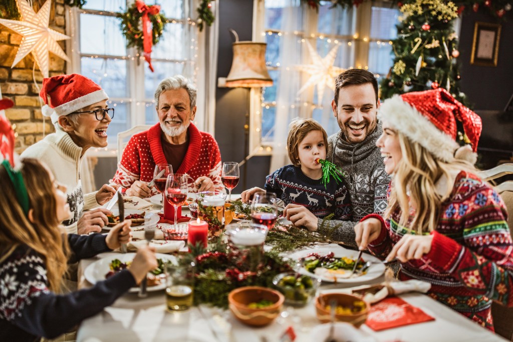 Hoe je de kerst met je familie doorkomt zonder oorlog