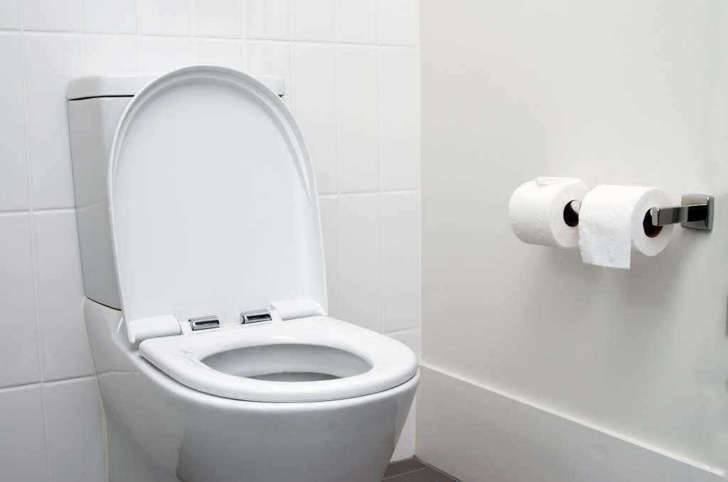 ‘Quando vai in bagno, devi spiegare perché’: la vita dei moderatori di Facebook è un inferno