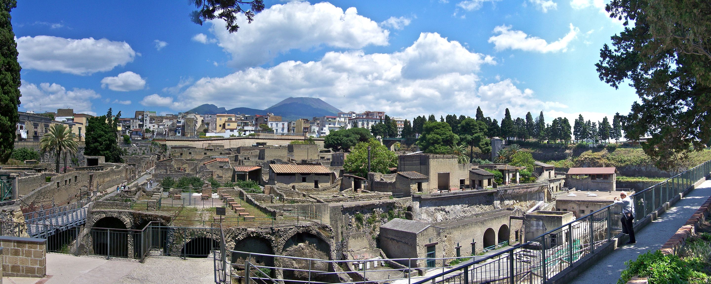 1579804295109-Herculaneum_Pano