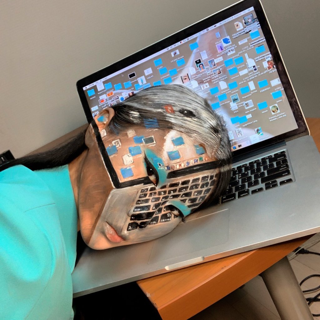 Make Up Artist’s Very Casual, Every Day Look Turns Her Into a Macbook