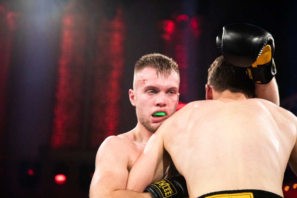 Knock-out of schaakmat: een avondje beuken met schaakboksers in Amsterdam