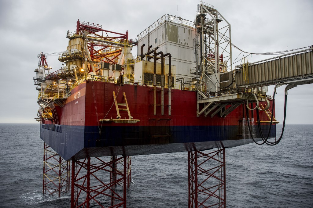 Government Agency Warns Global Oil Industry Is on the Brink of a Meltdown