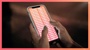 Ein Smartphone-Bildschirm, auf dem steht: send help