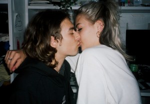 couple kissing