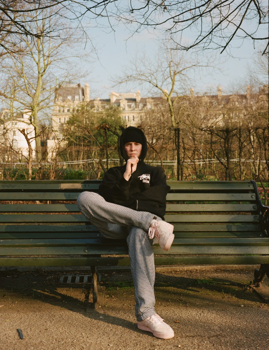 Cet adolescent Londonien rend de nouveau la magie cool