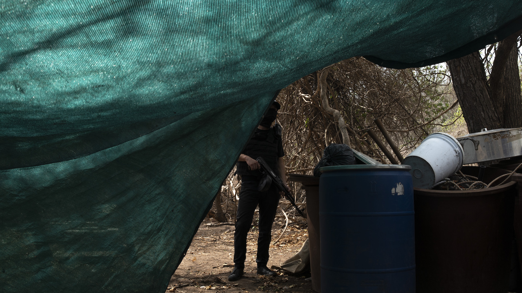 A cartel gunman stands guard at a clandestine drug lab in Sinaloa. (Photo by Miguel Fernández-Flores/VICE News)