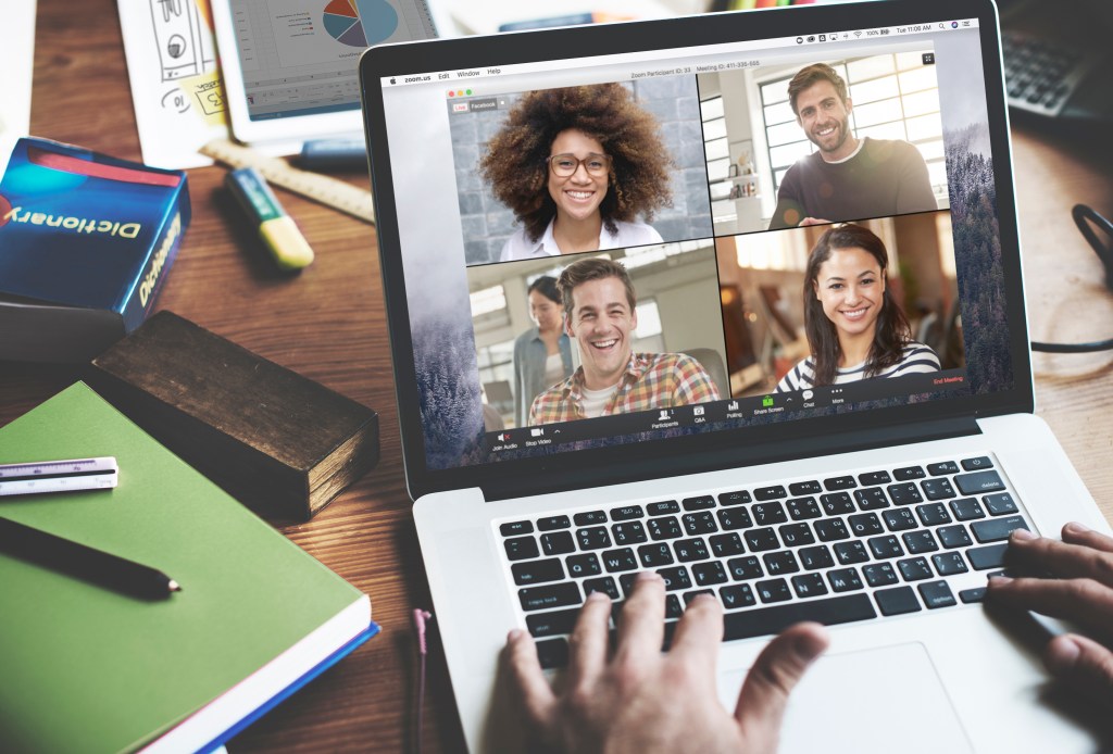 Hackers están interrumpiendo videollamadas de Zoom con pornografía y discursos de odio