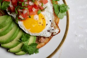 huevos-rancheros-ricetta