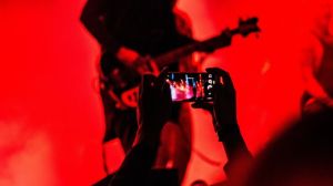 Peluang bisnis konser livestreaming musisi Indonesia Vincent Rompies Barasuara