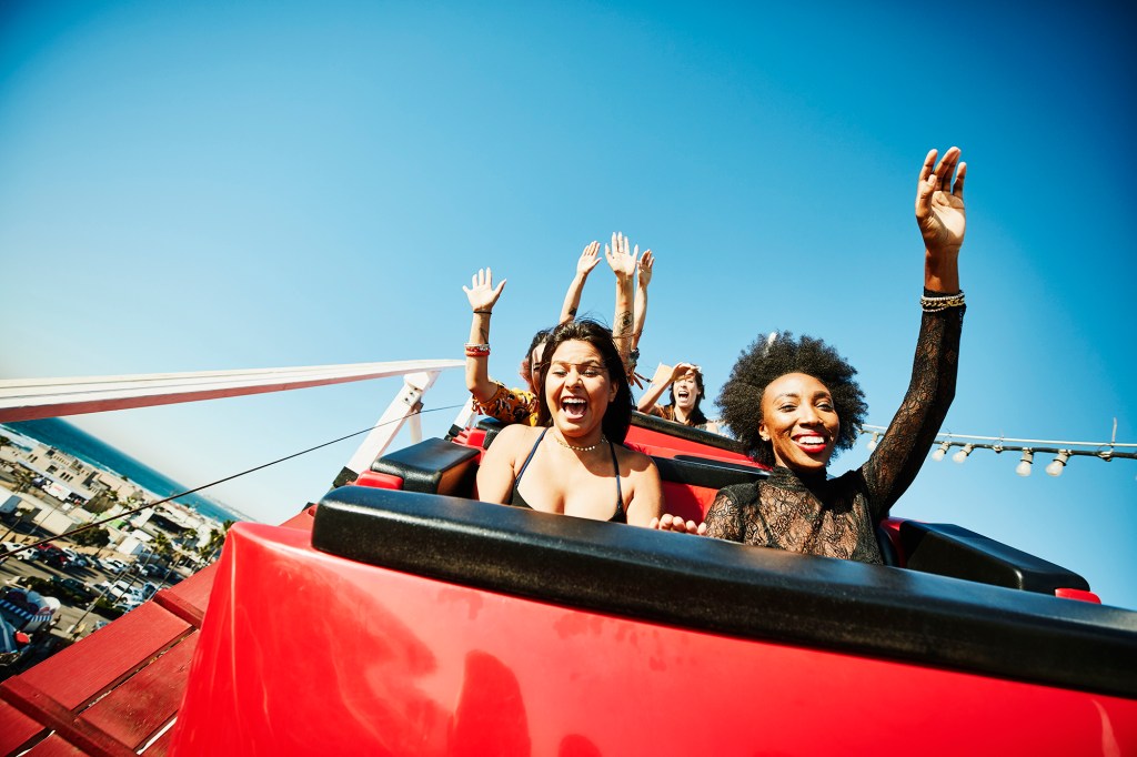 Kini Ada Imbauan Tidak Teriak Saat Naik Roller Coaster, Mungkinkah Dilakukan?
