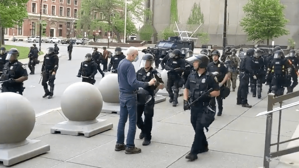 La policía de Estados Unidos está haciendo gaslighting