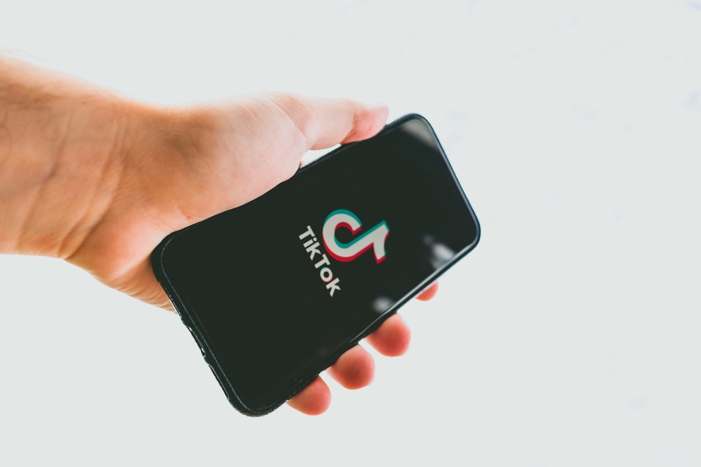 Ten cuidado con lo que copias y pegas en tu iPhone. TikTok puede estar leyéndolo