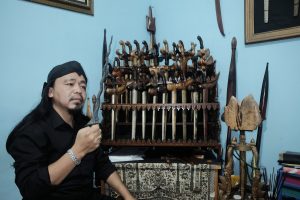 Jasa perdukunan kini dipasarkan di situs marketplace, Instagram dan WhatsApp
