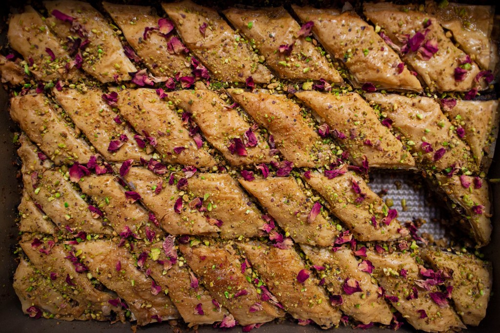 Baklava di noci, pistacchio e datteri