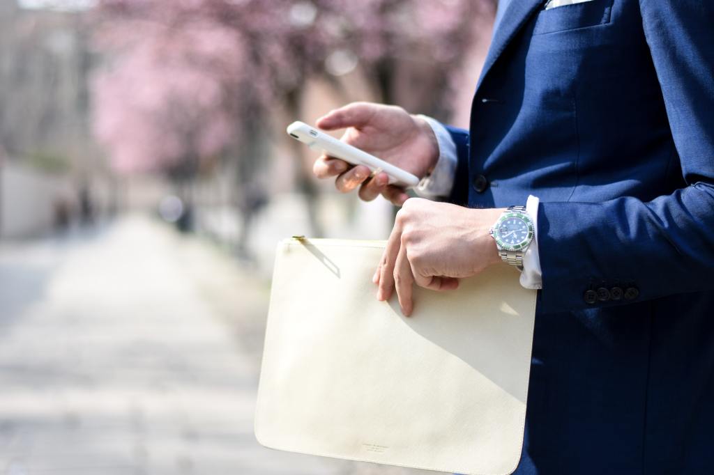 Cel mai norocos număr de telefon de anul ăsta costă 270 000 de euro