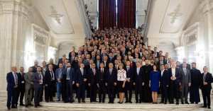 grup, rugaciune, parlament