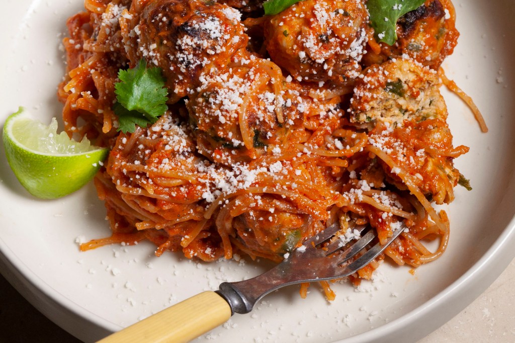 Fideos and Spicy Chicken Meatballs Recipe