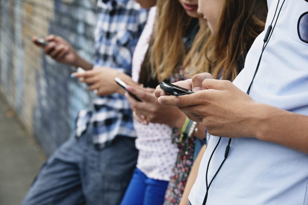 La Commissione Europea vorrebbe spiare tutti i tuoi messaggi per combattere la pedopornografia