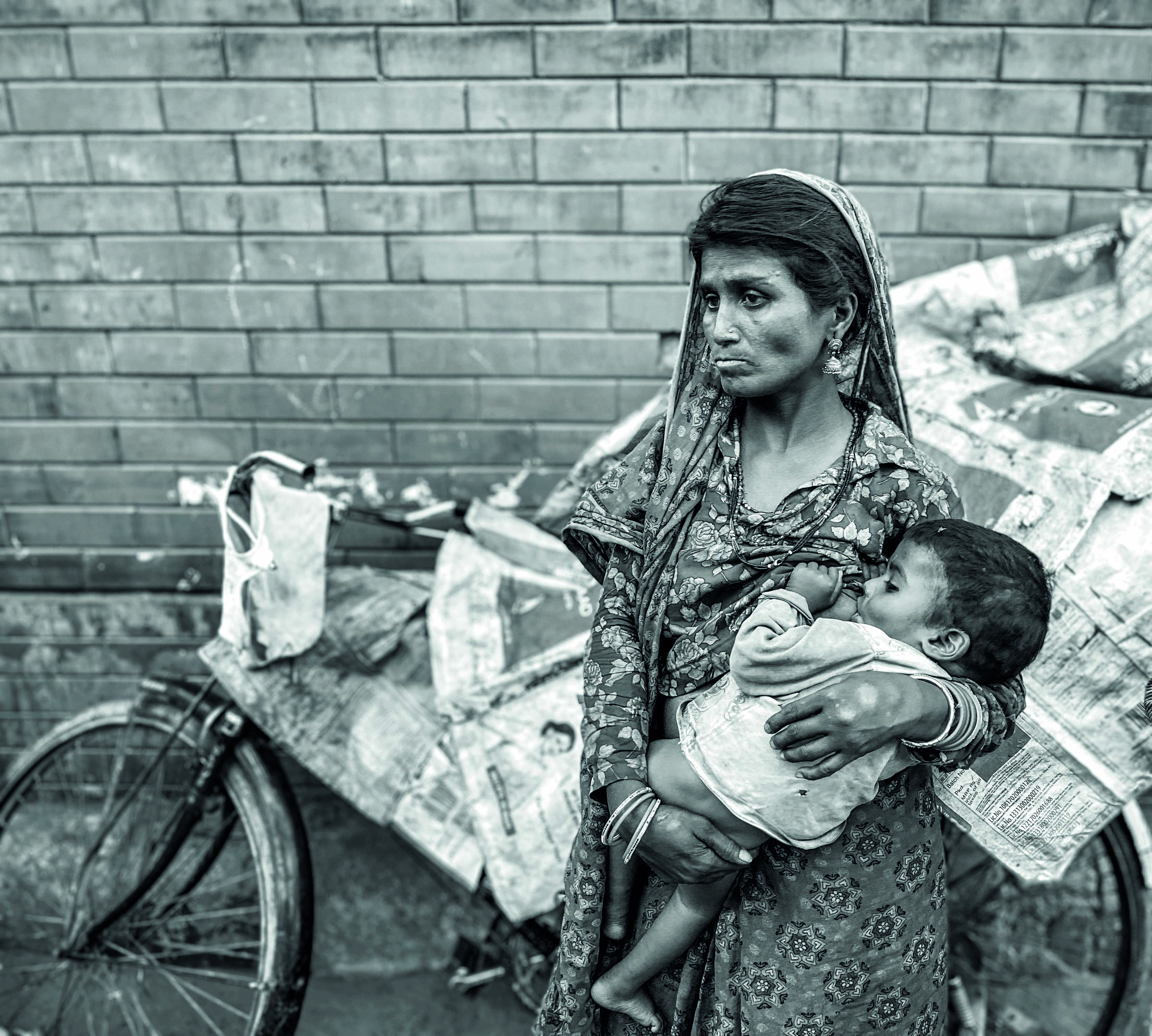 Une mère se demande si elle pourra retourner dans son village d'Unnao, en Uttar Pradesh.