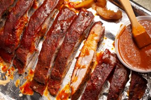 Costine con salsa barbecue alla pesca