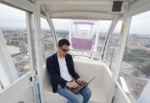 amusement-park-japan-ferris-wheel-remote-working-workation-wifi