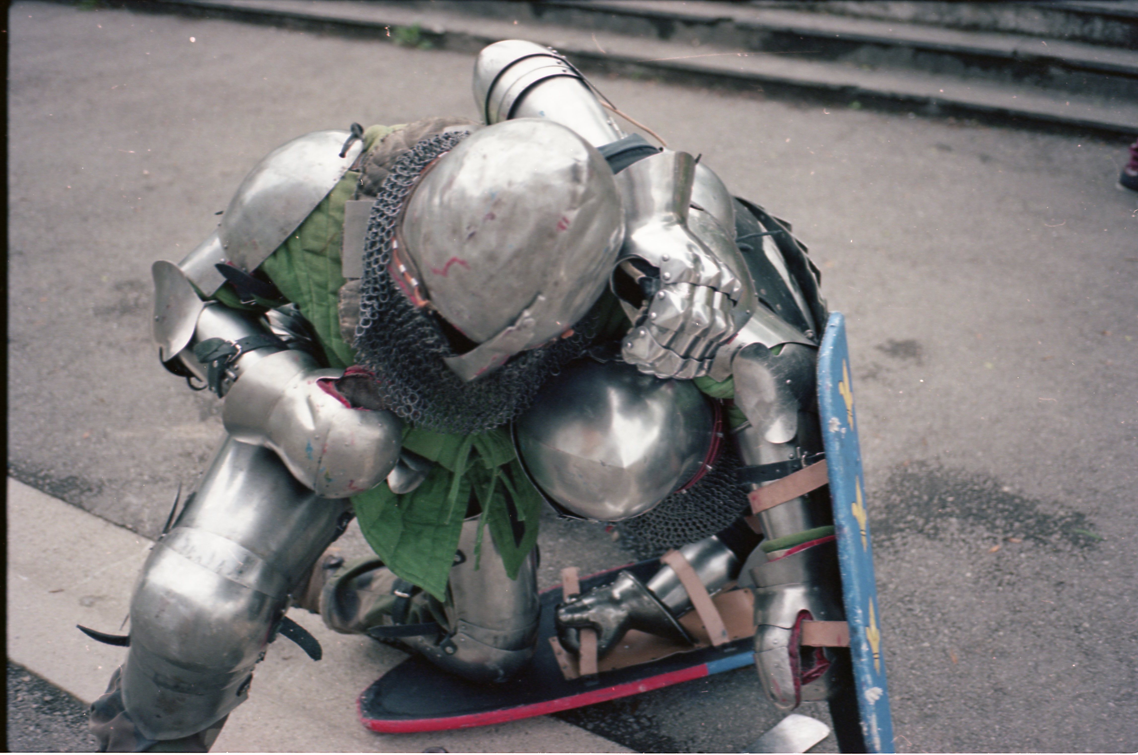 Two soldiers fighting in medeval armour.