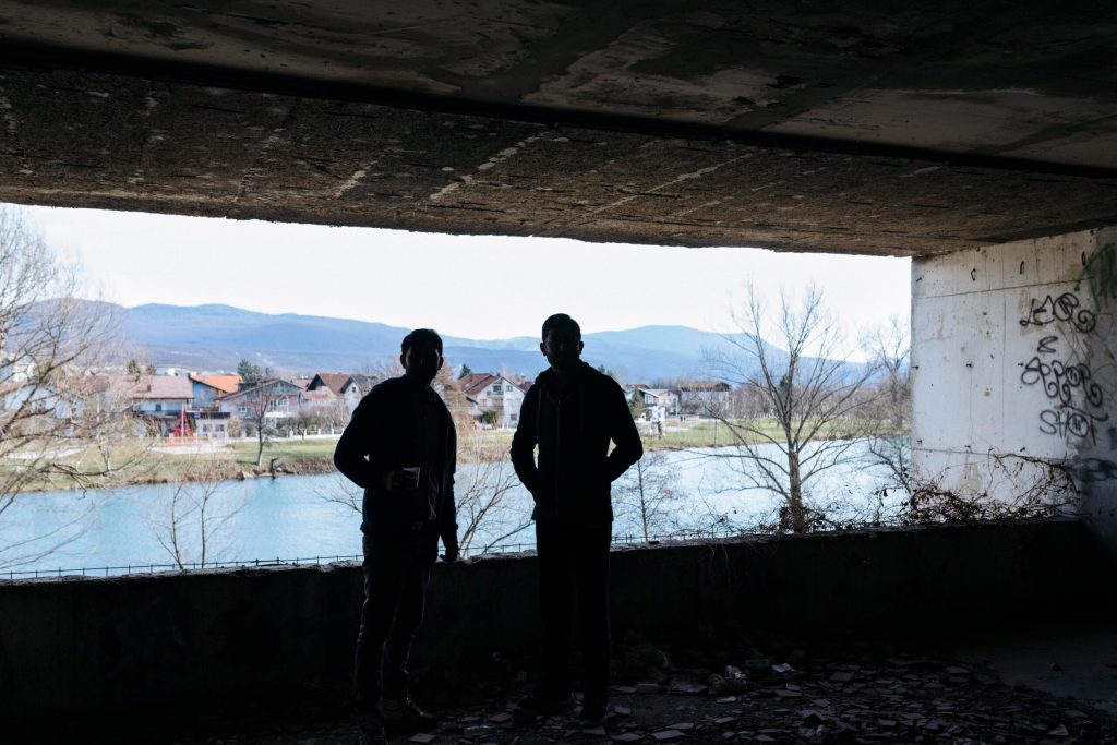 Zwei Geflüchtete in Bosnien-Herzegowina