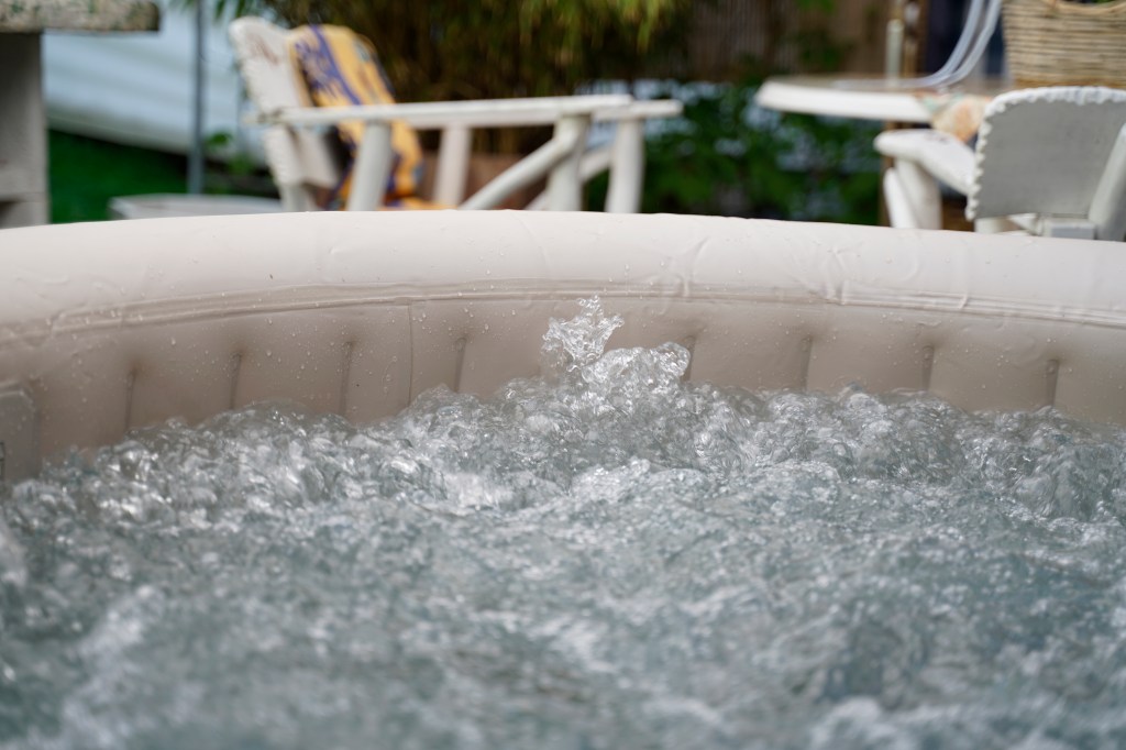 Guy Caught Throwing Hot Tub Party Tells Police He ‘Doesn’t Believe’ in COVID Laws