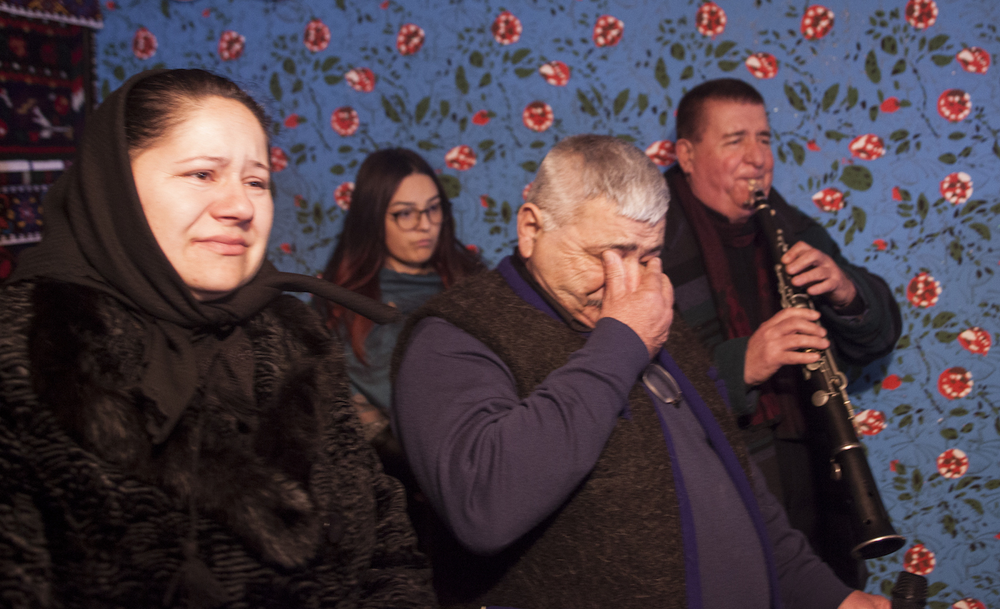 Musisi memainkan Tárogató (alat musik tiup kayu yang biasa digunakan di Rumania). Foto: Silviu Gheție.