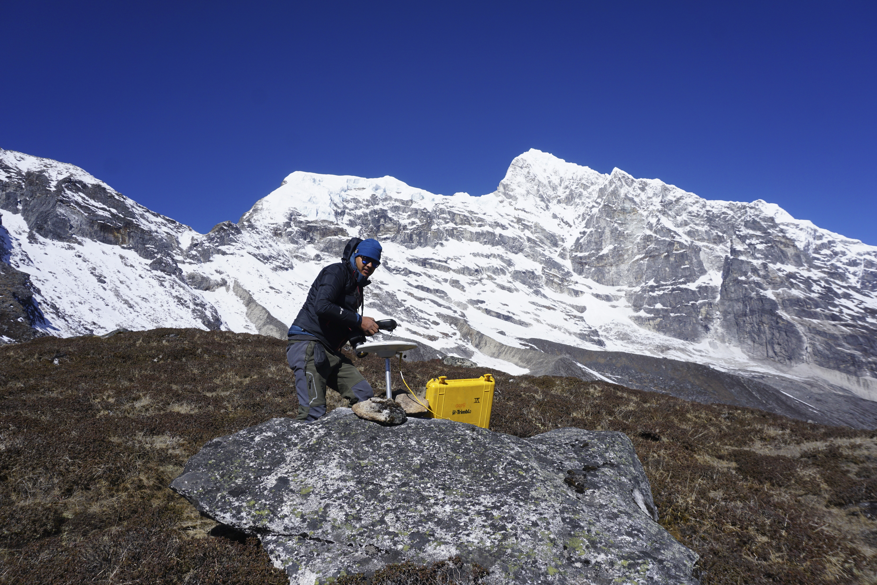 Mount Everest Measure Height.jpg