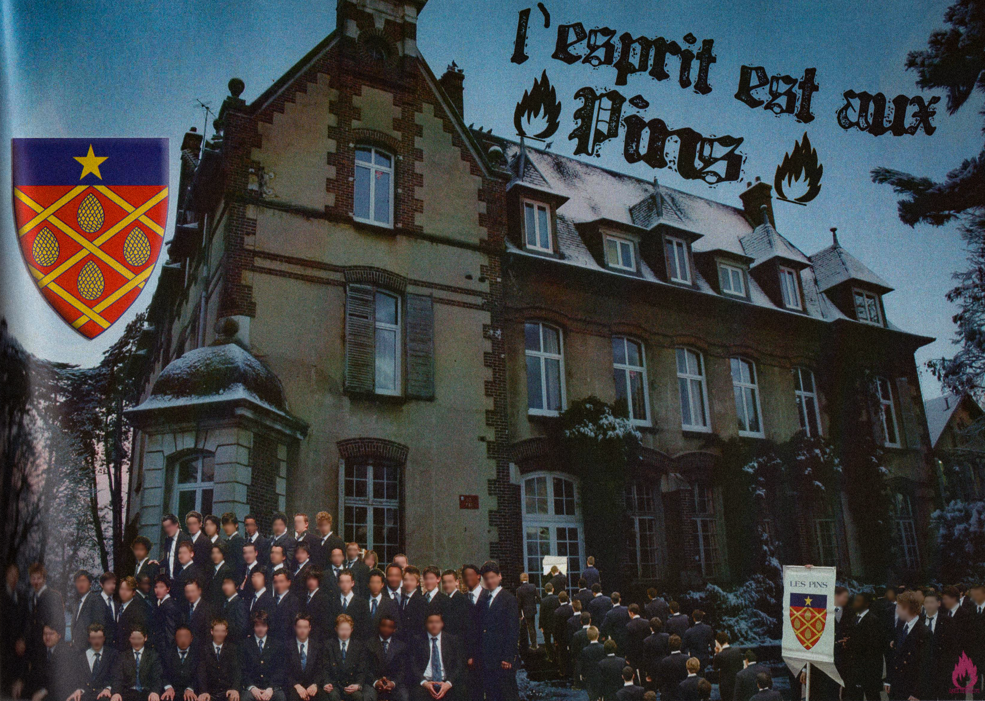 École des Roches. Students posing in front of the Pines house and holding a banner with its coat of arms.