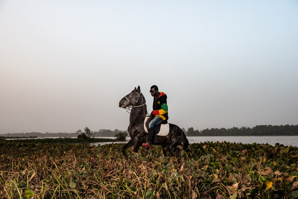 Los vaqueros negros de Uagadugú, en fotos