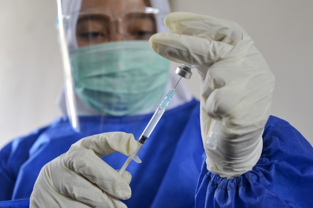 Indonezia își vaccinează mai întâi influencerii ca să-i convingă pe tineri să facă la fel