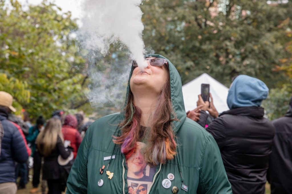 On a demandé à des fumeurs de weed ce qu’ils pensent de la consultation citoyenne